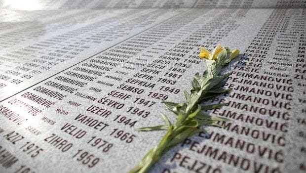 1468593983610221 herdenkingsmonument srebrenica 620x350
