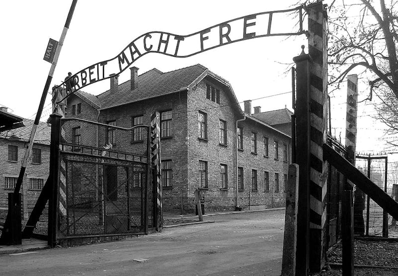 1512944190255786 auschwitz